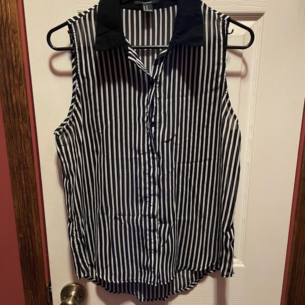 Striped Sleeveless Blouse with Black Collar